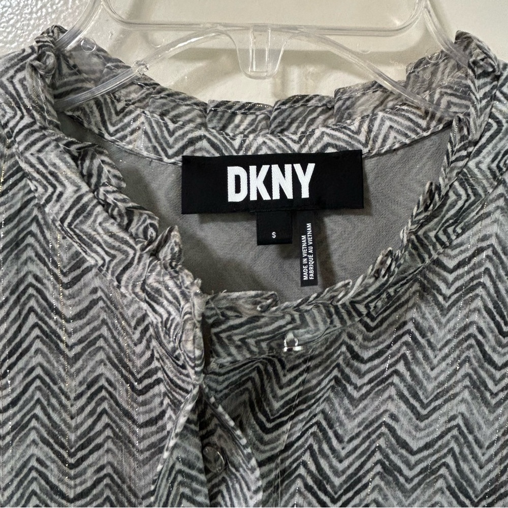 DKNY Ruffled Sleeveless Top grey with lining size S - Picture 3 of 10